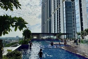 Outdoor pool - 53rd Floor, 2 Br, Netflix, Apt with View by Sky (Batam Center)