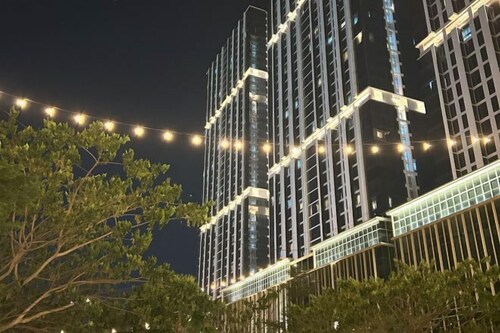 53rd Floor, 2 Br, Netflix, Apt with View by Sky