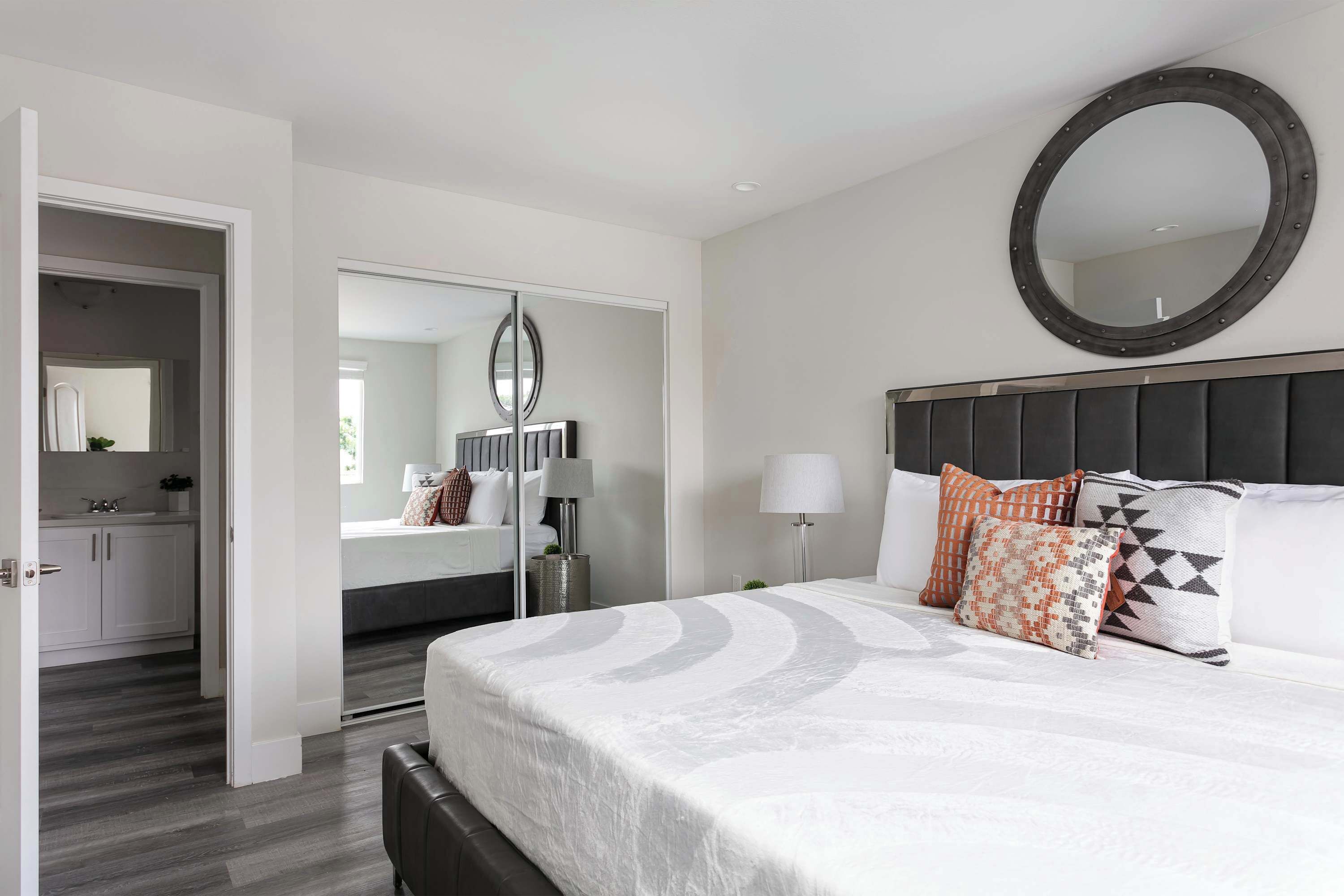 4 chambres, fer et planche à repasser, Wi-Fi, literie fournie