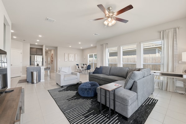 House, 3 Bedrooms | Living area | Smart TV, streaming services