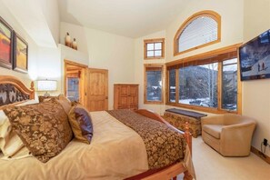 Casa de ciudad, 4 habitaciones | 4 habitaciones, espacio para trabajar con laptop y wifi gratis 