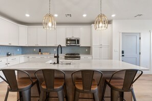 Eget kjøkken | Kjøleskap, ovn, kaffetrakter/tekoker og brødrister