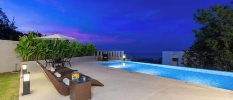 Kolam renang outdoor