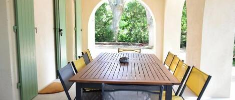 Outdoor dining