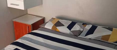 Kahden hengen deluxe-huone, parveke, kaupunkinäköala | Ilmainen Wi-Fi