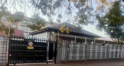 Las Palmas Day & Night Guest House