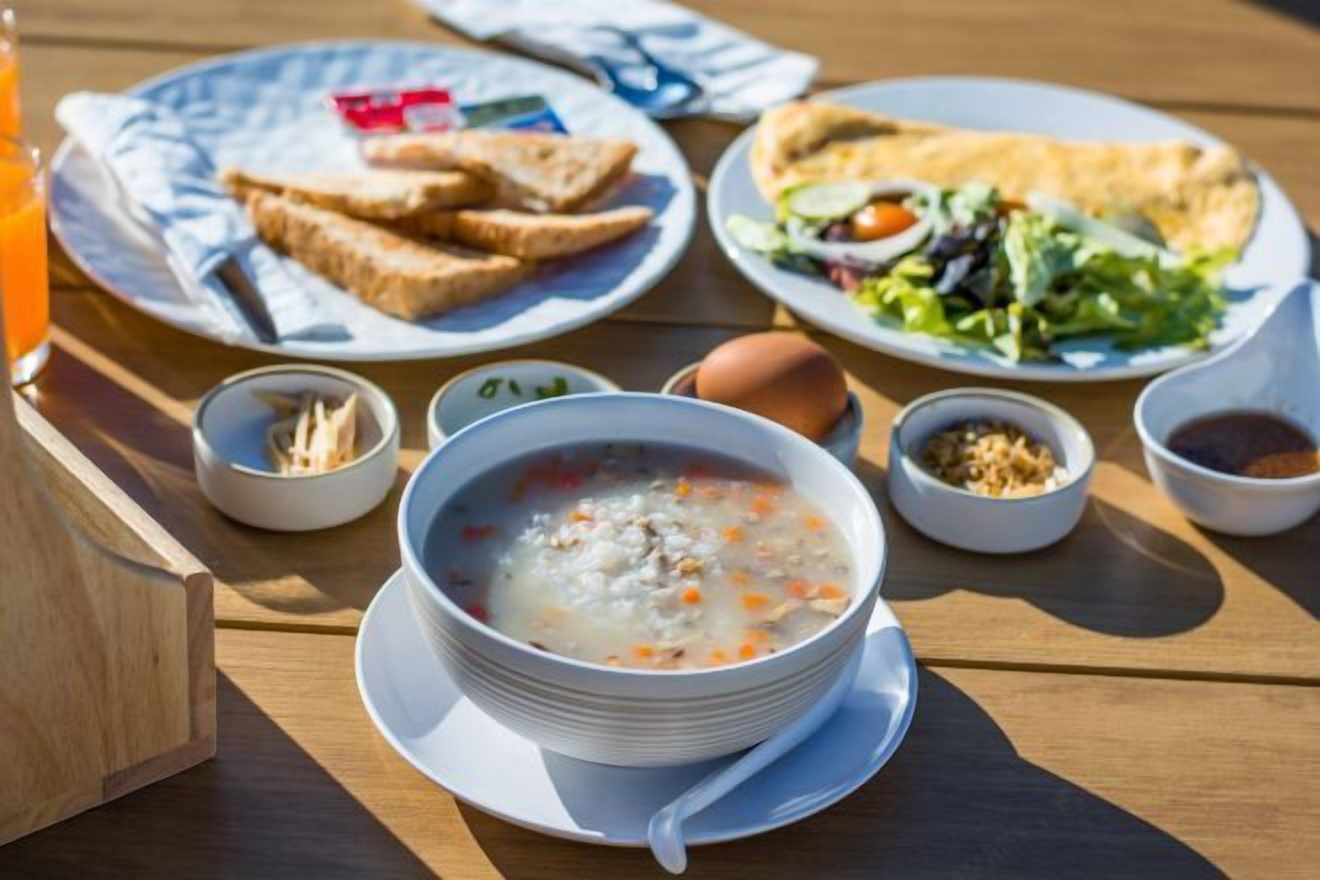 Petit déjeuner servi en supplément