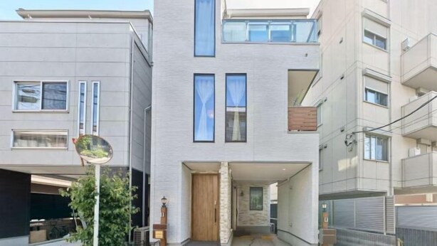 A modern multi-story residential building with a flat roof, large windows, and a visible entrance with steps. - Infinity Grove in Ikebukuro・ZHUOJU (Tokyo)