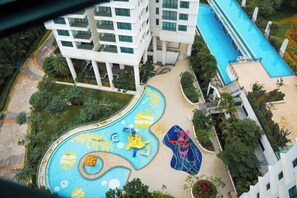 Outdoor pool - Homely Marina View 3BR Permas Bathtub & Seaview (Plentong)