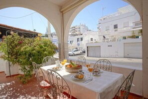 Outdoor dining - #341 Casa da Guida | Central & Cozy (Albufeira)