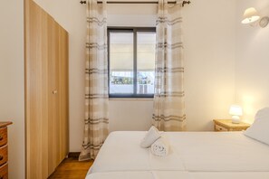 2 chambres, fer et planche à repasser, Wi-Fi gratuit, draps fournis