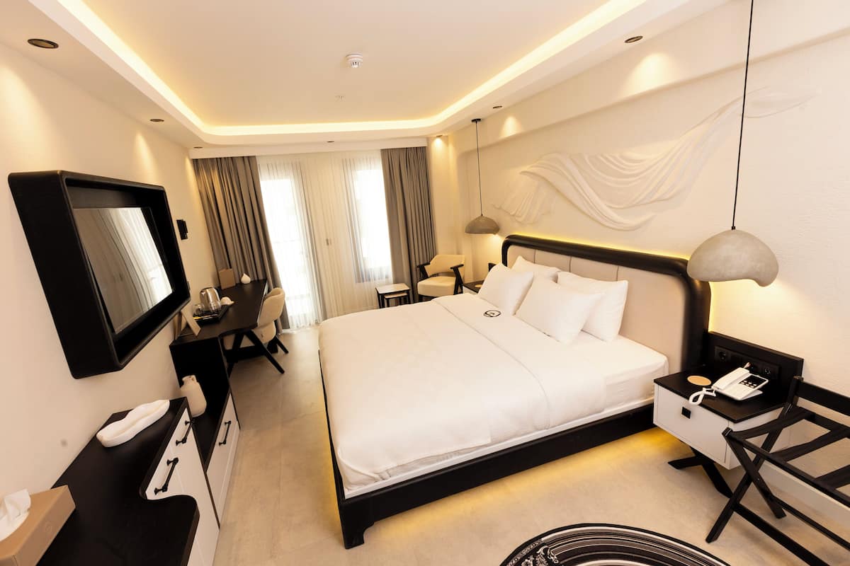 Standard Room, Balcony, Courtyard View | In-room safe, desk, laptop workspace, iron/ironing board