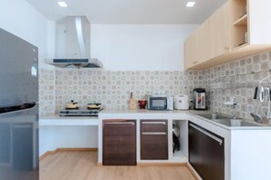 Private kitchen - Minimalist 4BR Private Cozy Pool Villa - VVP26.11 (Pattaya)