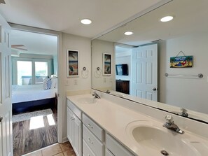 3 bedrooms, iron/ironing board, Internet, bed sheets