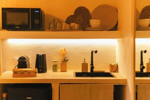 Estudio familiar | Cocina privada | Frigorífico, microondas y utensilios de cocina