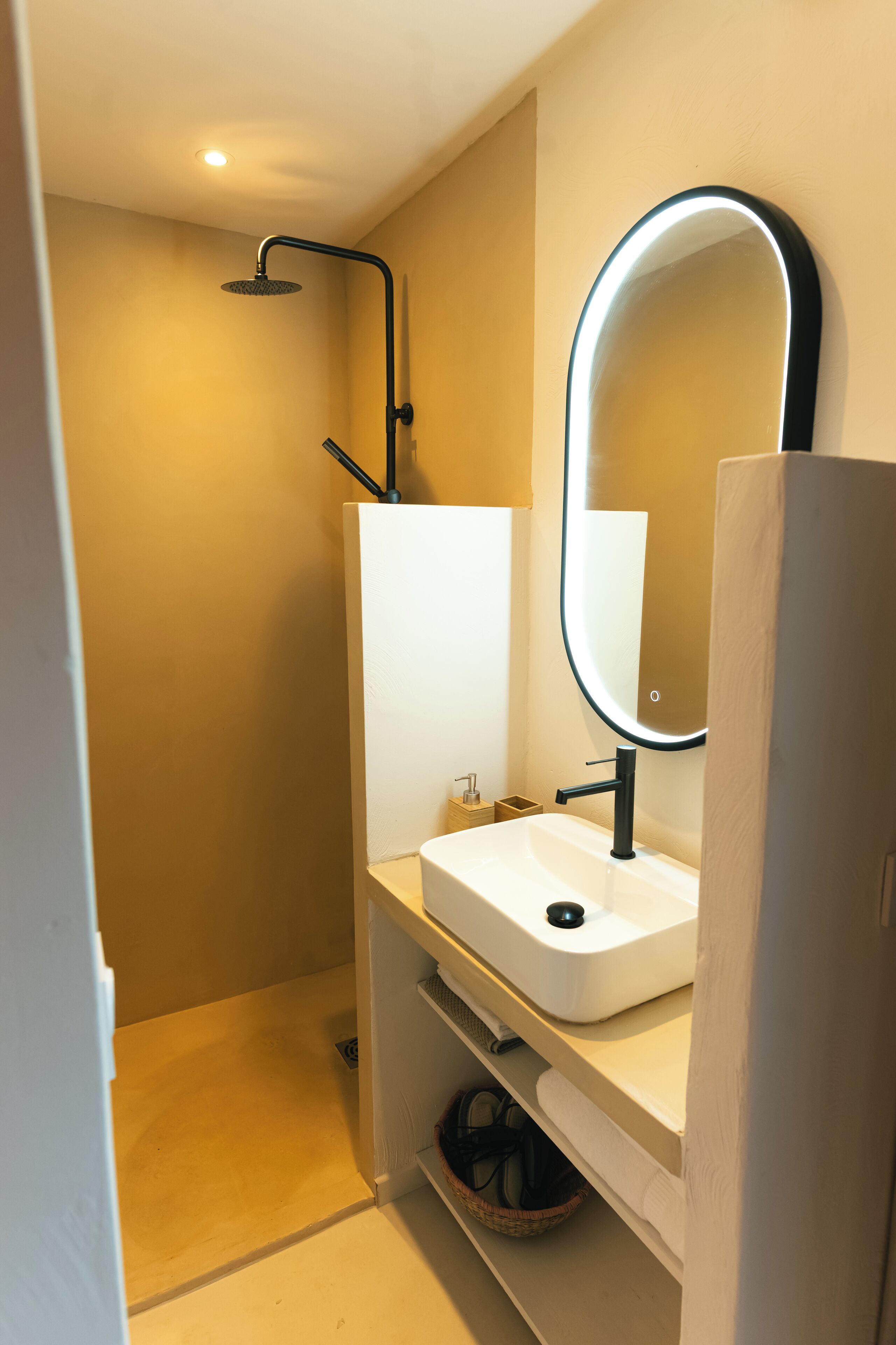 Luxury Studio | Bathroom | Shower, hair dryer, towels, soap