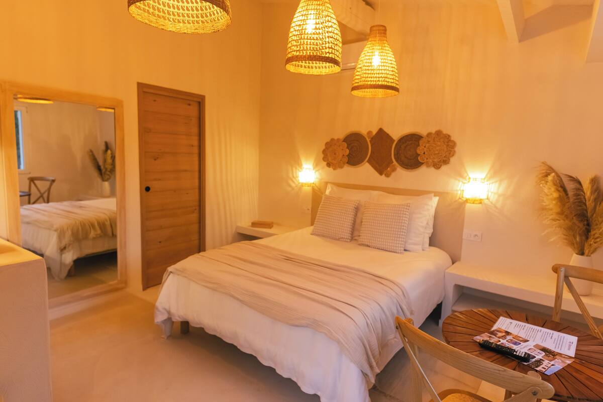 Premium bedding, iron/ironing board (on request), free rollaway beds