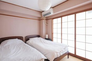 Iron/ironing board - Grace Mukojima Room 701 (Tokyo)