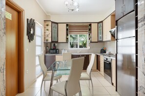 Fridge, microwave, dishwasher, coffee/tea maker