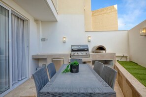 House, Smoking