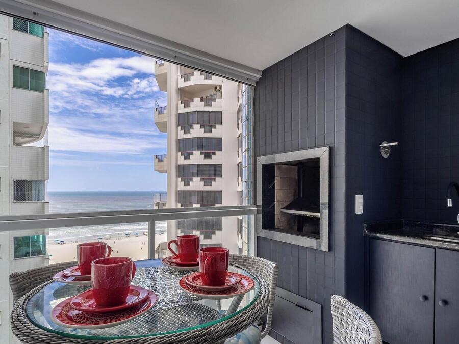 Basic Apartment | Outdoor dining