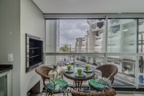 Basic Apartment | Dining