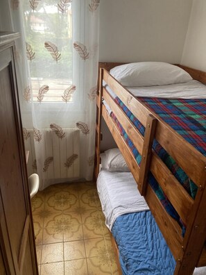 2 chambres, accès à Internet, literie fournie