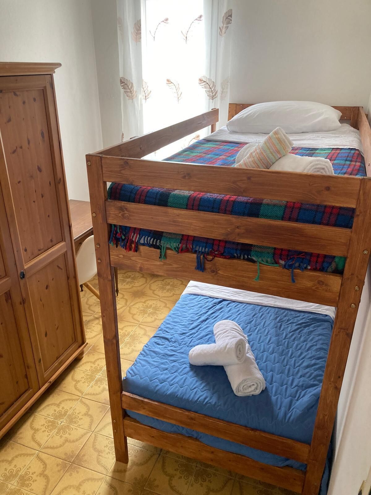 2 多间卧室、上网接入、床单