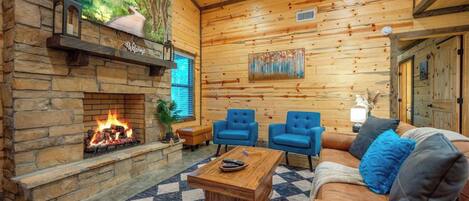 Signature Cabin, 2 Bedrooms, Private Pool | Living room