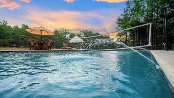 Kolam renang outdoor