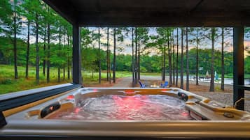Signature Cabin, 2 Bedrooms, Private Pool | Private spa tub