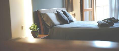 2 habitaciones, tabla de planchar con plancha, wifi y ropa de cama