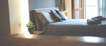 Villa NEONERO in charming, Jacuzzi & Etna view Nicolosi