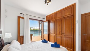 3 quartos, cofres nos quartos, ferros/tábuas de passar roupa