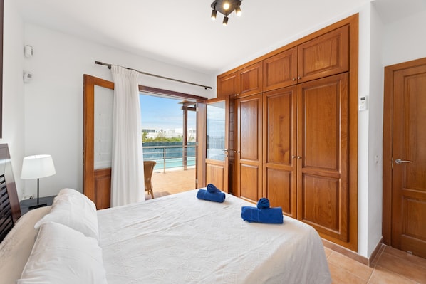 3 bedrooms, in-room safe, iron/ironing board, free WiFi