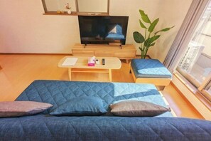 Living area - Osaka Insanity (Osaka)