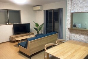 Living area - Osaka Insanity (Osaka)