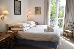 Unclassified image, 4 of 19, button - Bright apartment near Jardin du Luxembourg (Paris)