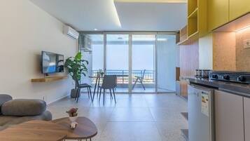 Studio, 1 lit double, balcon, vue mer | Restauration dans la chambre