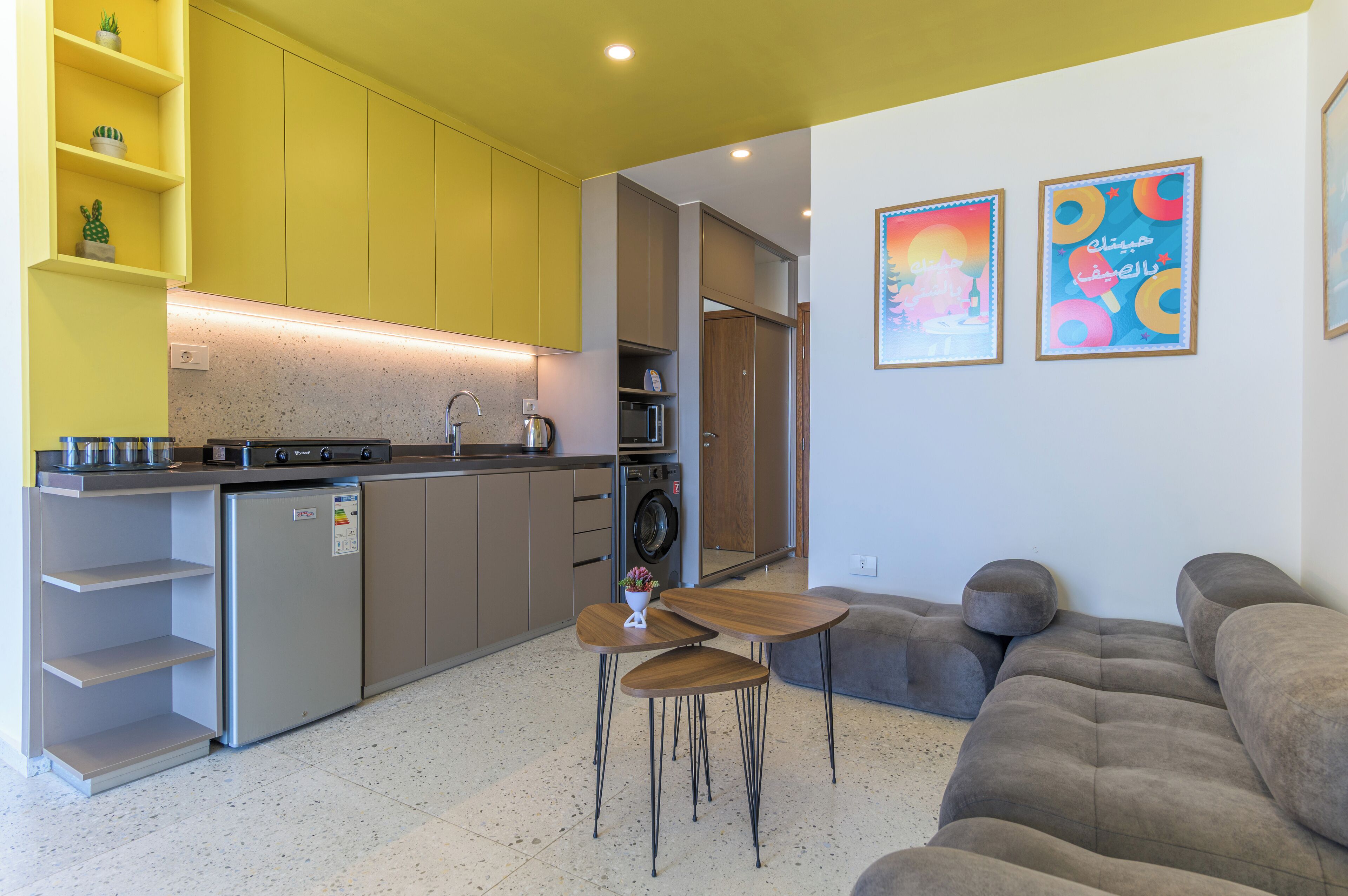 Studio, 1 Tempat Tidur Double, balkon, pemandangan laut | Dapur kecil pribadi | Lemari es kecil, microwave, kompor, dan ketel listrik