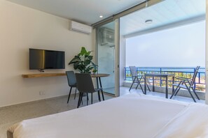Studio, 1 giường đôi, ban công, quang cảnh biển | Két bảo mật tại phòng, màn/rèm cản sáng, bàn ủi/dụng cụ ủi quần áo