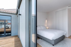 Appartement (Three-Bedroom Apartment with Balcony) | Een bureau, een laptopwerkplek, gratis wifi, beddengoed