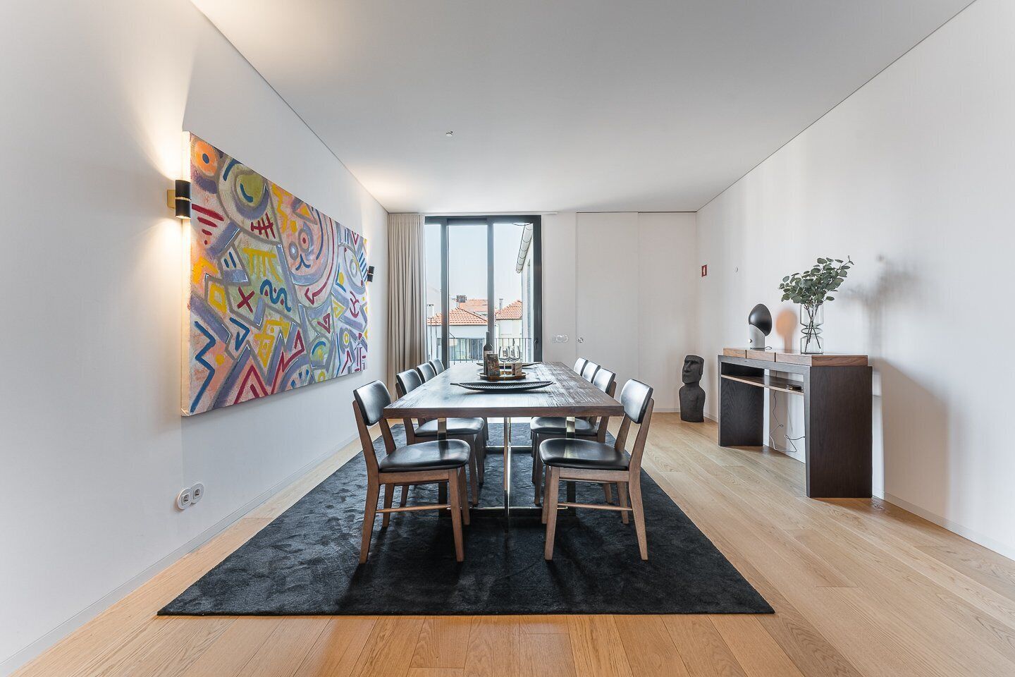 Lägenhet (Three-Bedroom Apartment with Balcony)