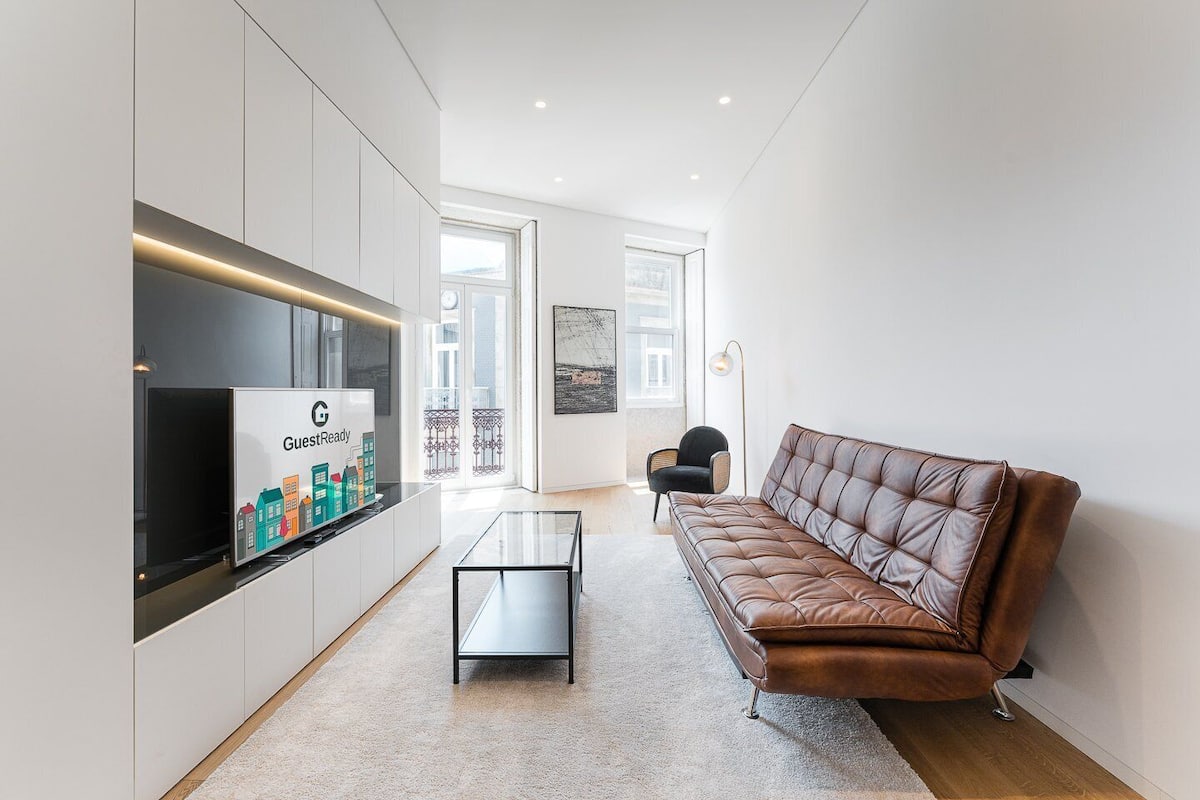 Departamento (One-Bedroom Apartment) | Área de sala de estar | Televisión de pantalla plana de 32 pulgadas con canales digitales