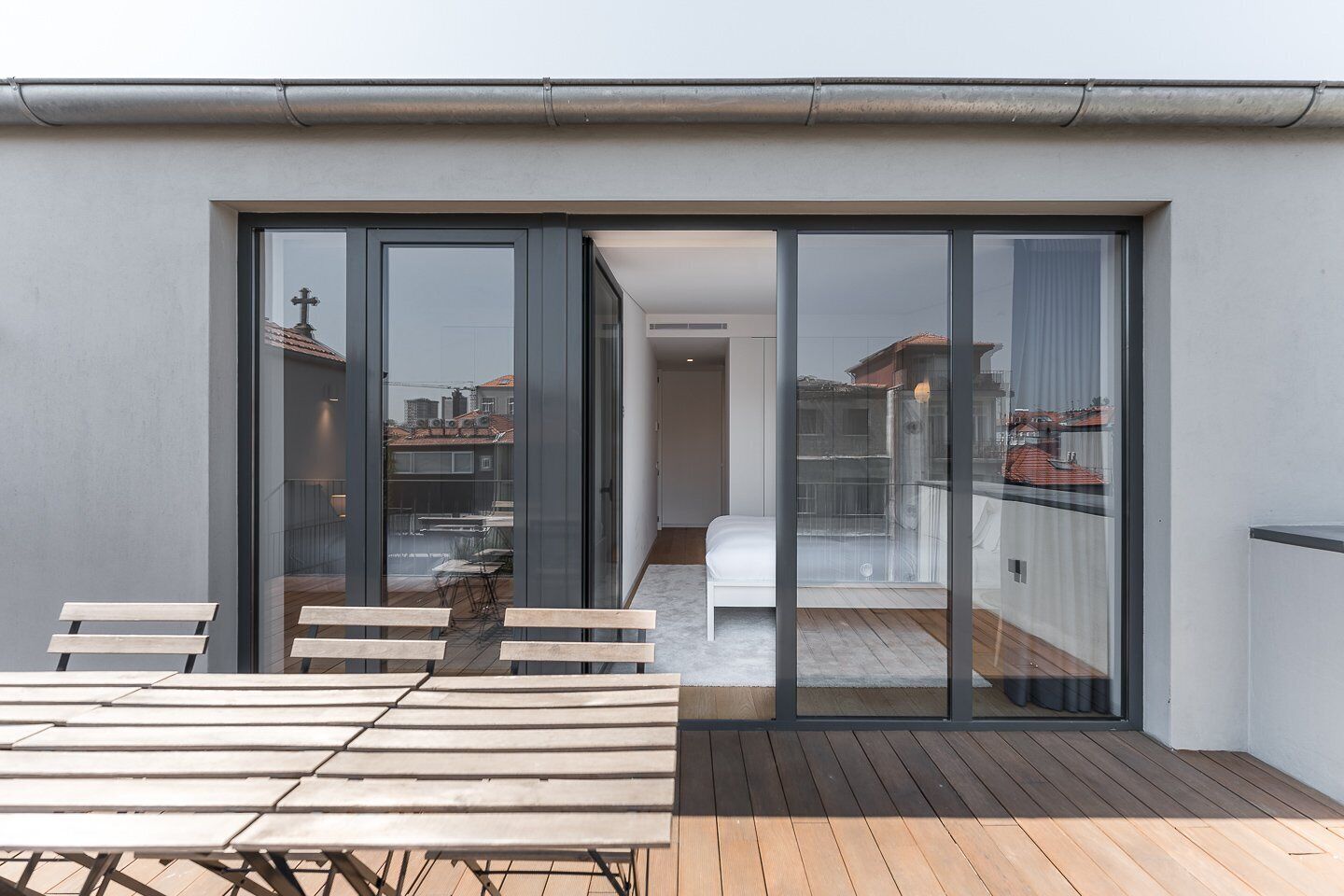 Apartment (Three-Bedroom Apartment with Balcony)