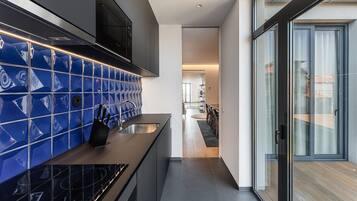 Apartment (Three-Bedroom Apartment with Balcony)