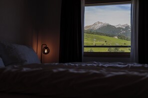 Laptop workspace, free WiFi, bed sheets - AVES Apartments Savognin (Savognin)