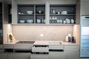 Kühlschrank, Ofen, Herdplatte, Geschirrspüler