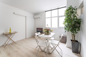 Apartment (One-Bedroom Apartment) | Wohnbereich
