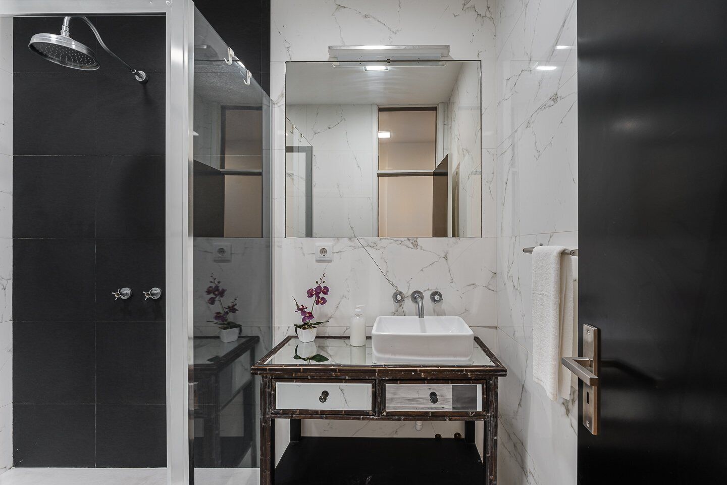 Apartment (Two-Bedroom Apartment) | Exterior